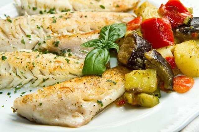 The weekly low-carb menu includes cod baked with eggplant and tomatoes